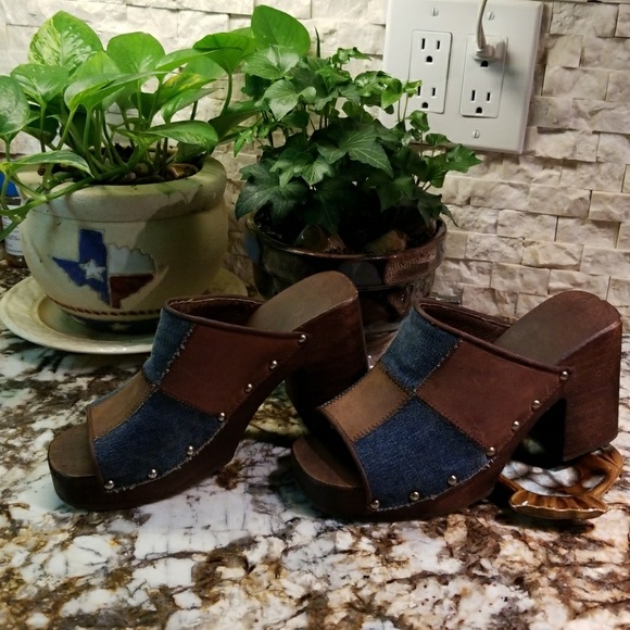 American Eagle By Payless Shoes - 🎉🎉CANT GET LOWER🎉🎉Wooden patchwork clogs
